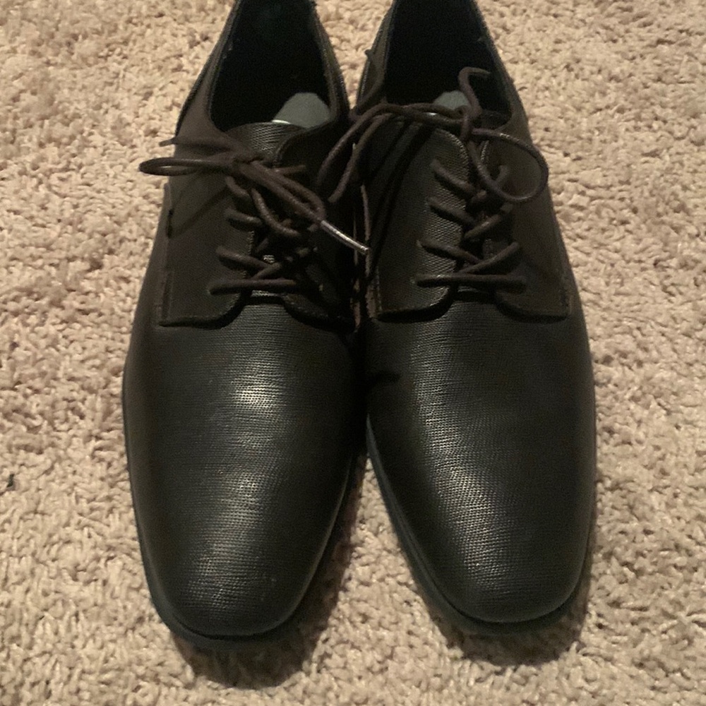 Men’s size 8 Calvin Klein. never worn